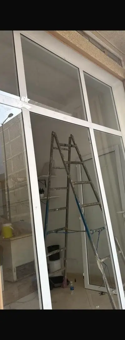 Grande vitrine de porte de magasin