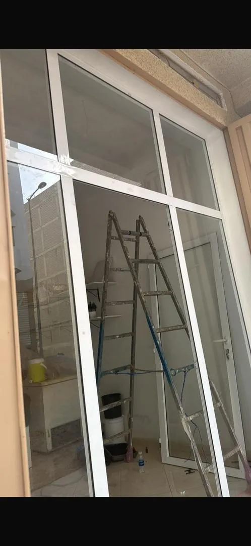 Grande vitrine de porte de magasin