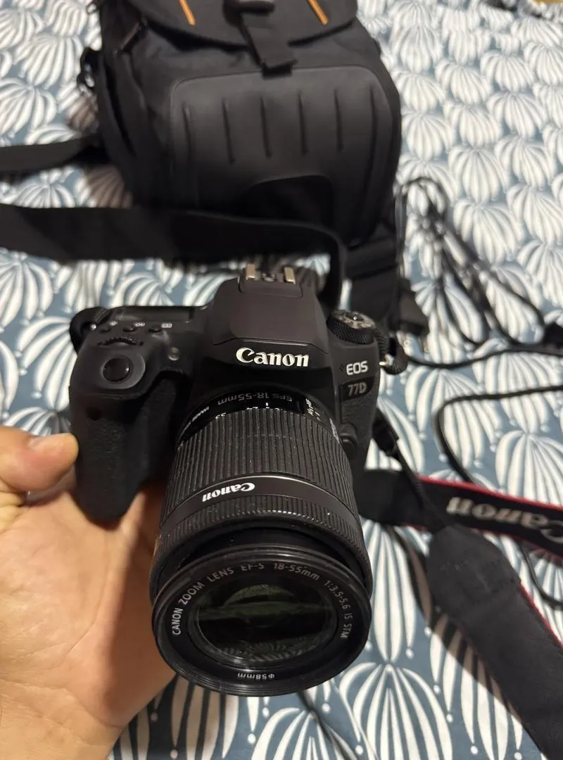 CANON EOS 77D