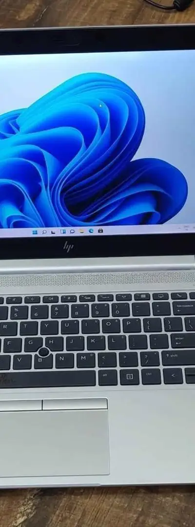 HP ELITEBOOK I5 8ÈME GÉNÉRATION AVEC EMPREINTE