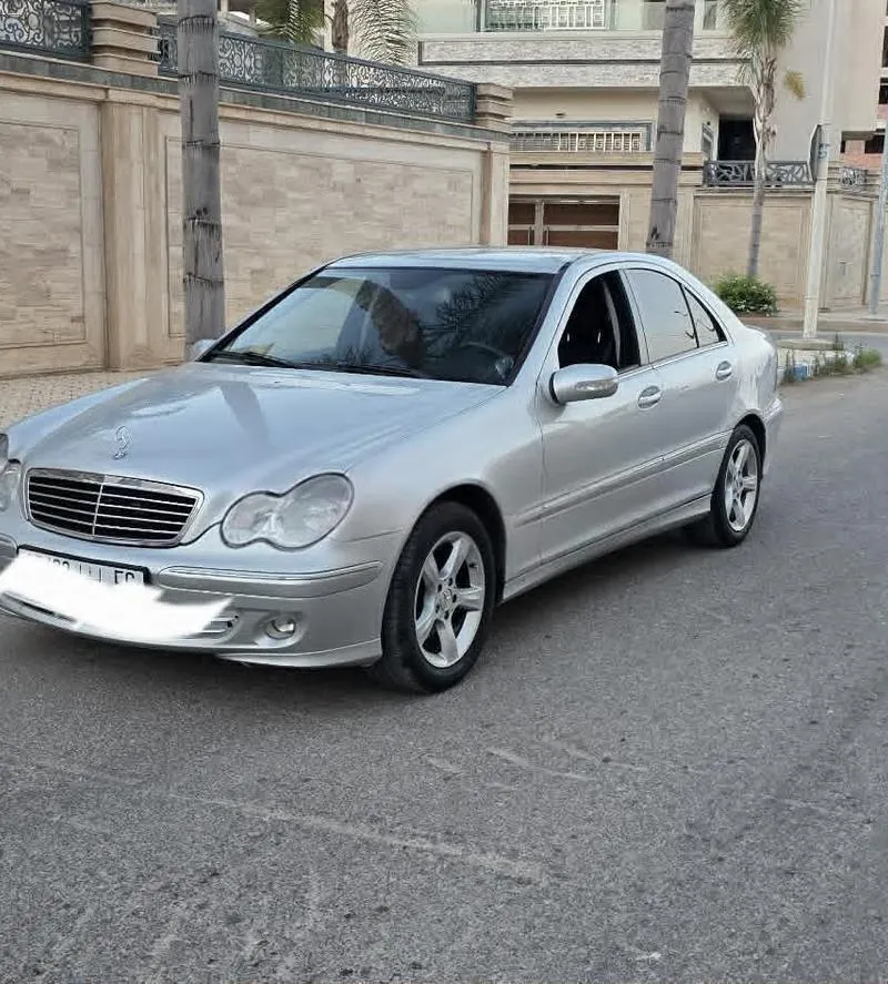 Mercedes-Benz 220 Diesel Automatique 2004 à Nador