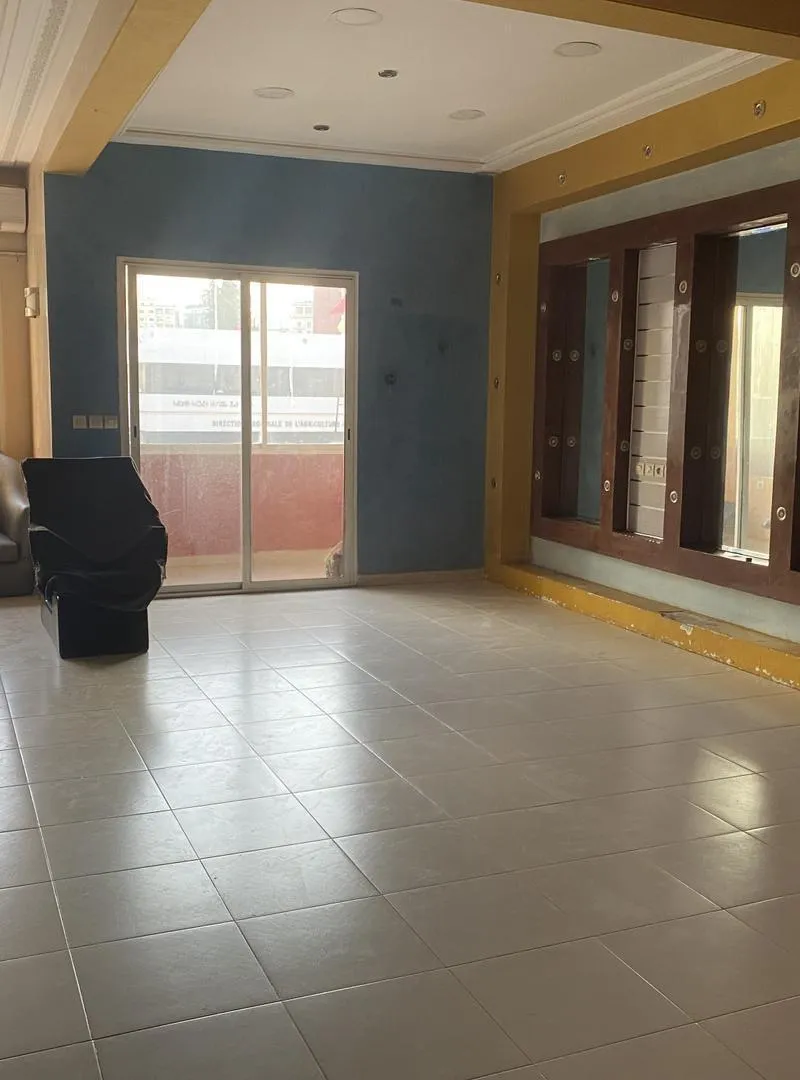 Bureau professionnel de 126m² équipé à Hamria