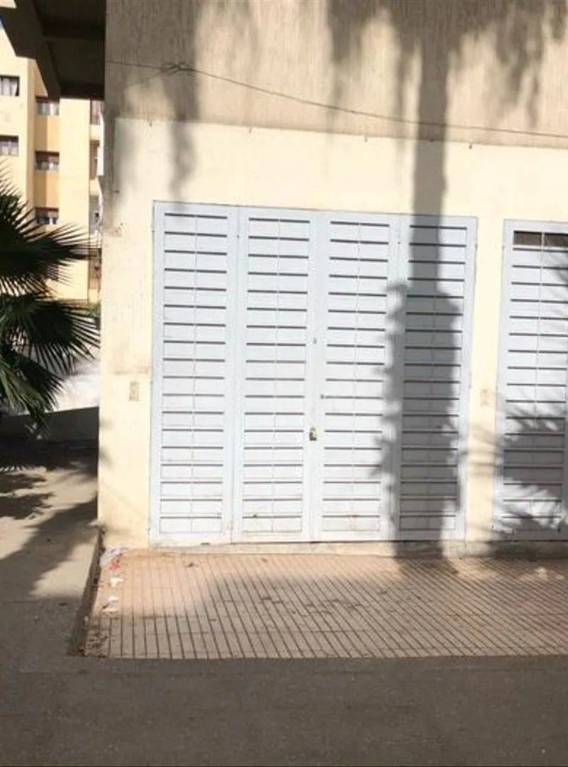 À Vendre/louer commerce en face de clinique HITMI