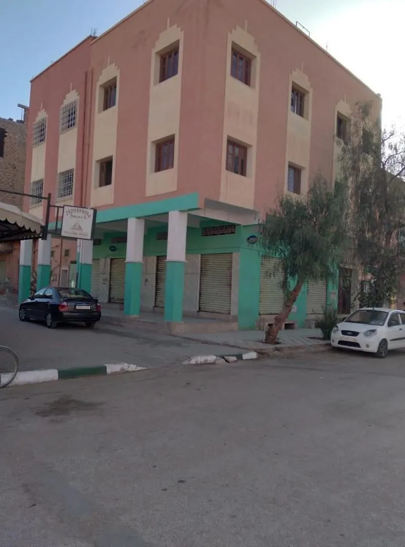 Vente magasin de 132 m2 et sous sol en centreville
