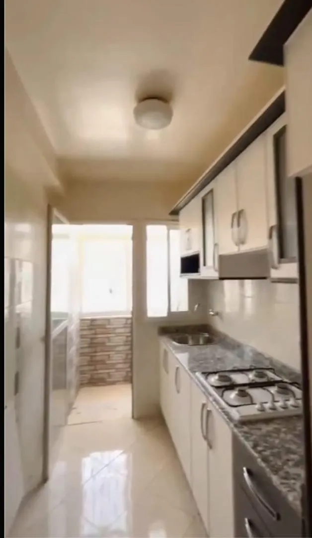 Appartement propre dans la résidence Saada, 4ème étage, pas d'ascenseur