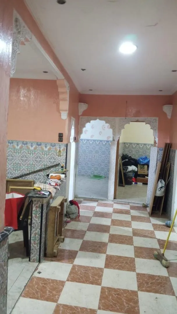 Appartement bien ensoleillé avec terrasse privée. Entièrement meublé.