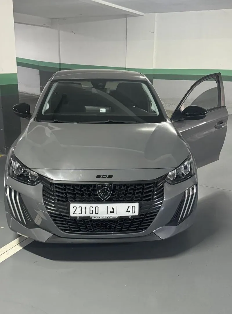 Peugeot 208 Essence Manuelle 2024 à Tanger