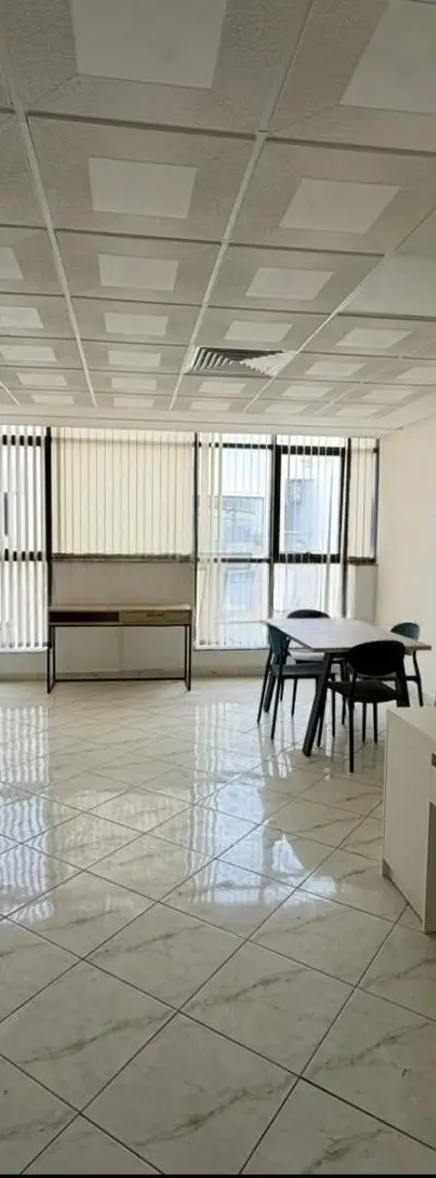 Bureau meublé à vendre