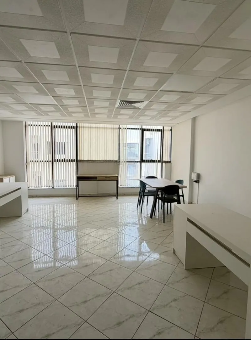 Bureau meublé à vendre