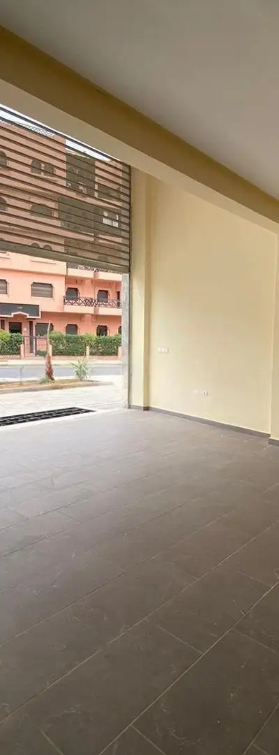 Magasins commerciaux à vendre ou à louer