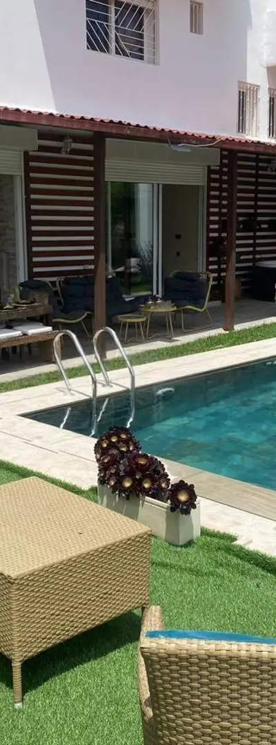Villa calme avec piscine et vue sur la nature à Neuilly