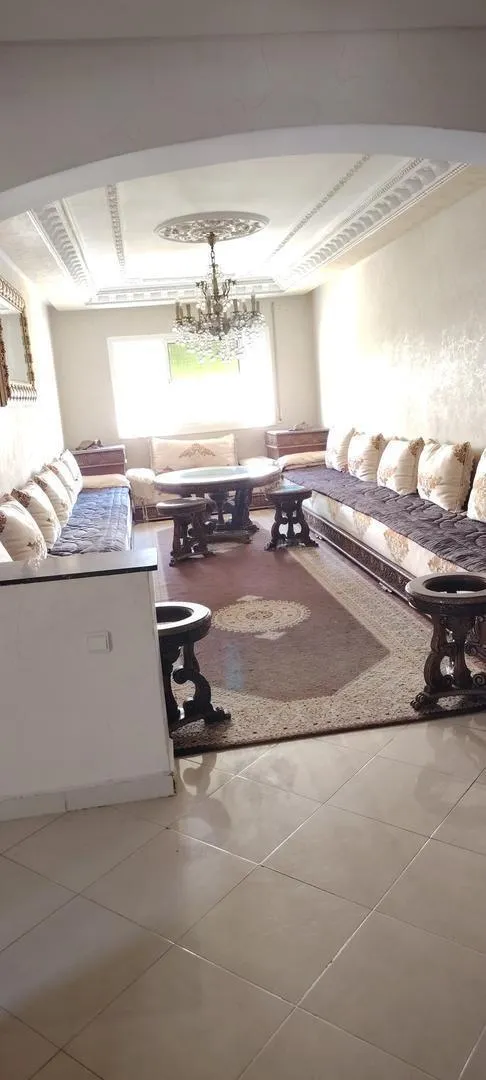 Appartement à vendre au deuxième étage dans une résidence familiale