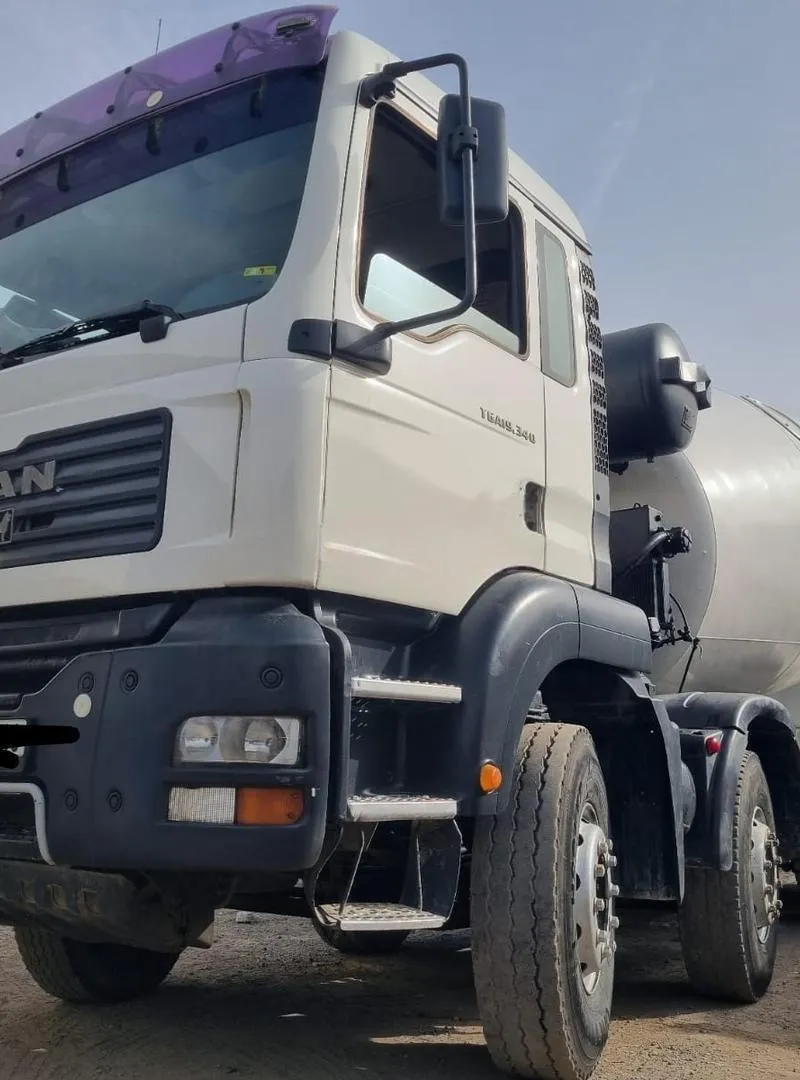 Camion malaxeur MAN à vendre
