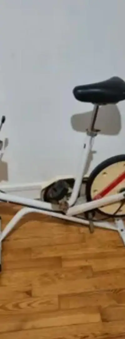 Vélo d'appartement en bon état