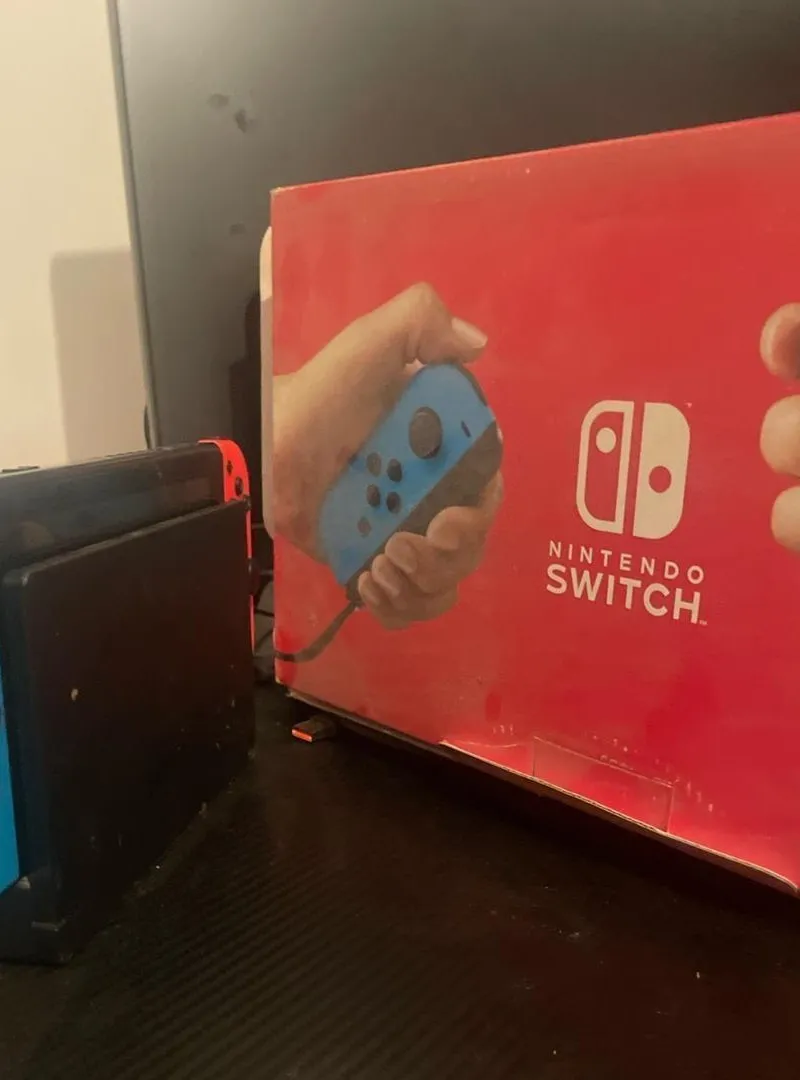 Nintendo Switch d'occasion en bon état avec tous les équipements