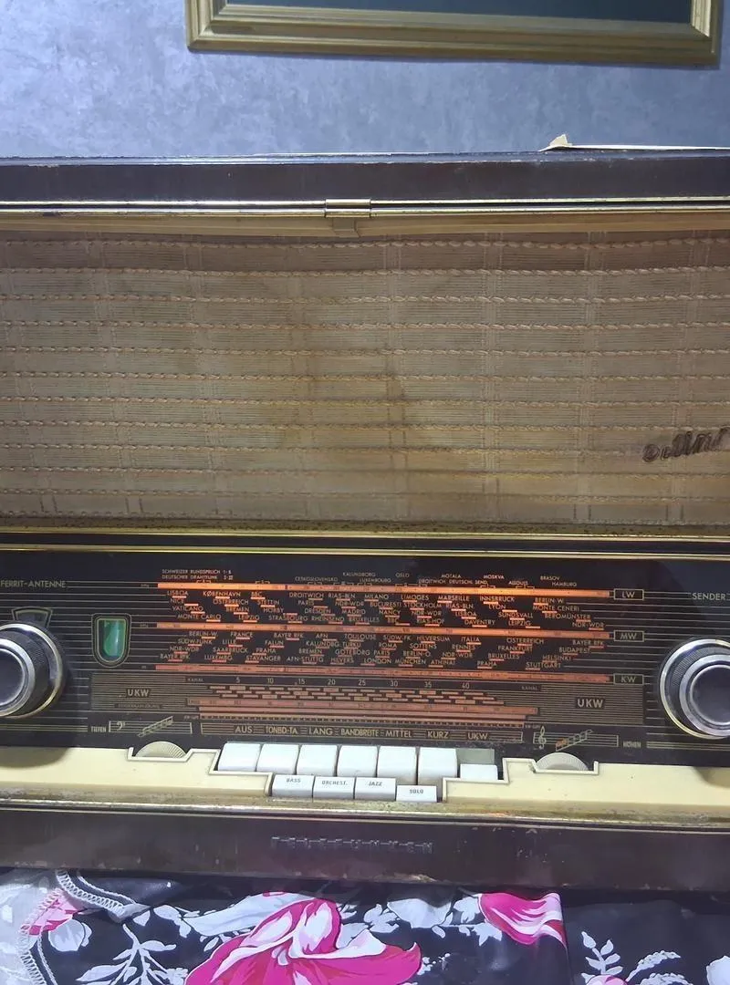 Radio du 19ème siècle en bon état de marche