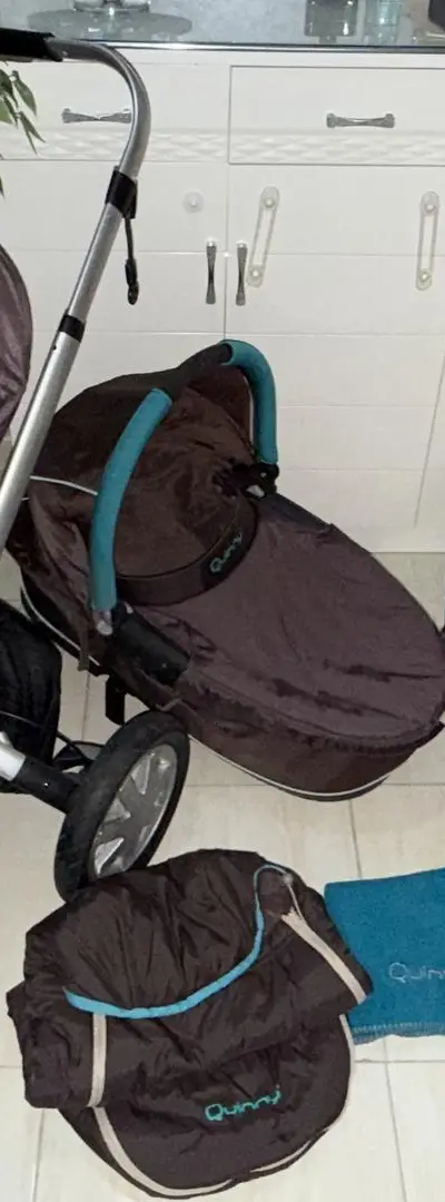 Poussette Quinny Buzz 3 pièces en bon état