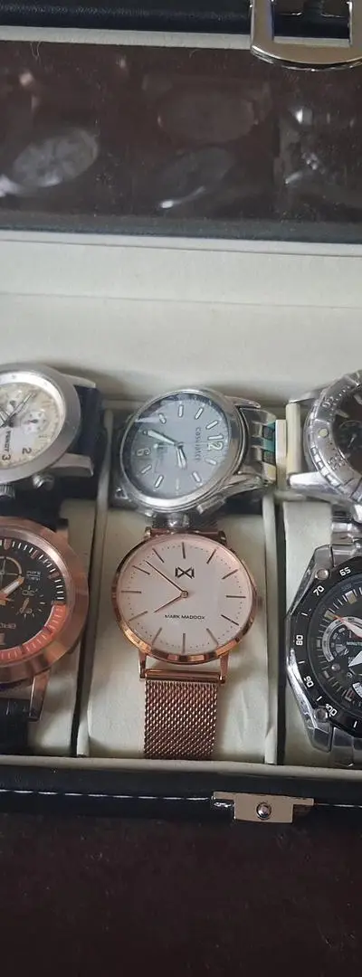 Montre élégante pour homme à vendre. Contactez-moi si intéressé