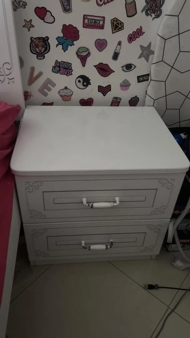 Table de chevet avec 2 tiroirs