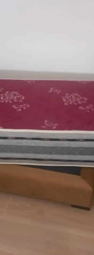 Catri Tapisserie neuf avec matelas neuf
