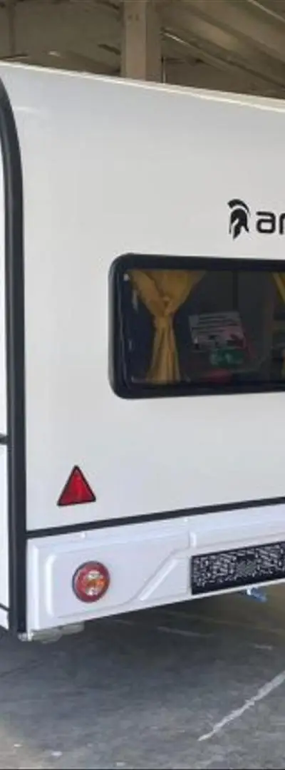 Caravane Ares 330