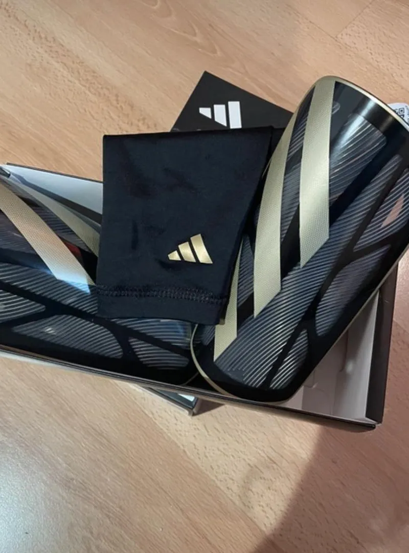 Protège-tibias Adidas authentiques avec chaussettes de compression