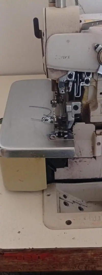 Machine à surfiler Durkopp Adler Juki