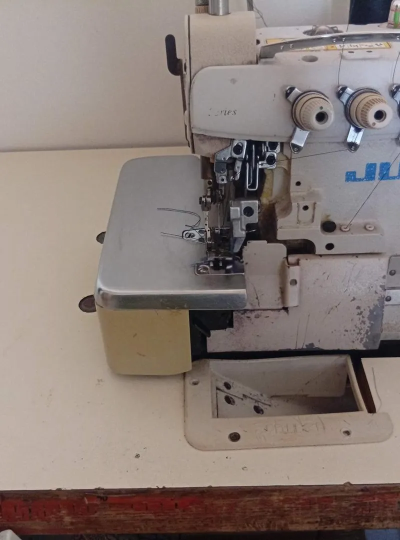 Machine à surfiler Durkopp Adler Juki