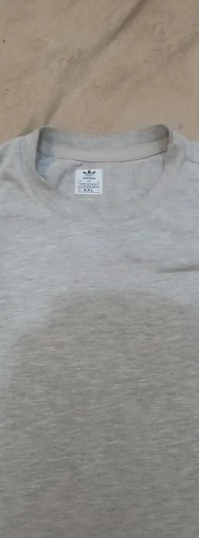 T-shirt Adidas à vendre