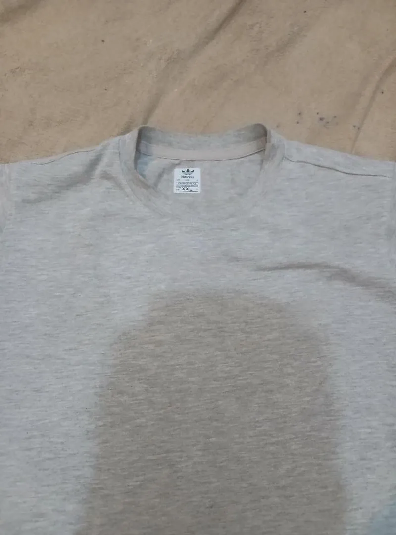 T-shirt Adidas à vendre