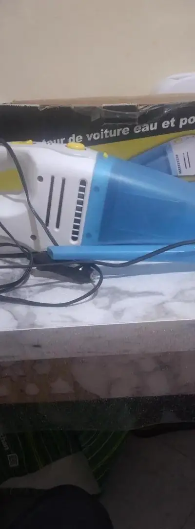 Aspirateur de voiture