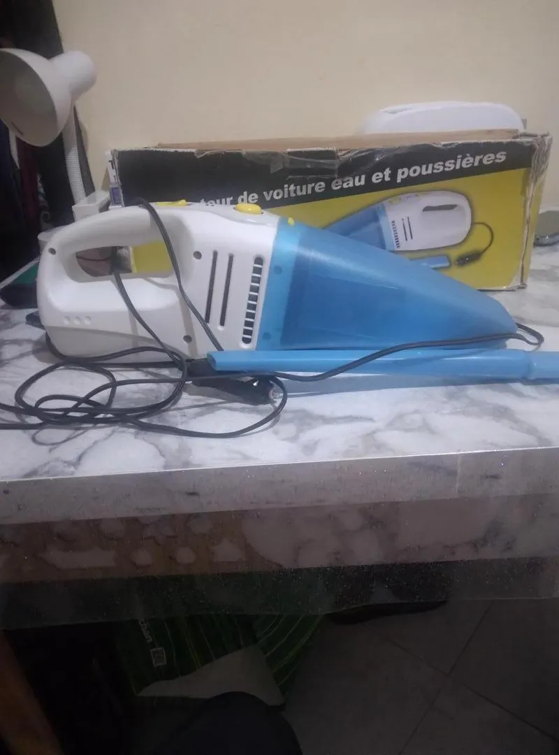 Aspirateur de voiture