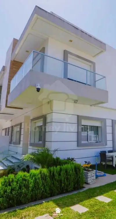 Villa luxueuse meublée à vendre