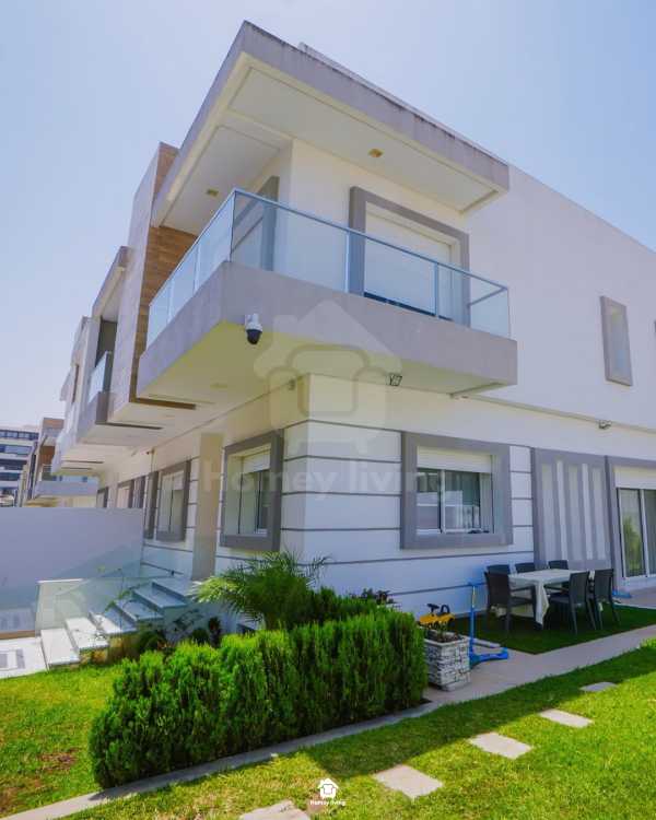 Villa luxueuse meublée à vendre