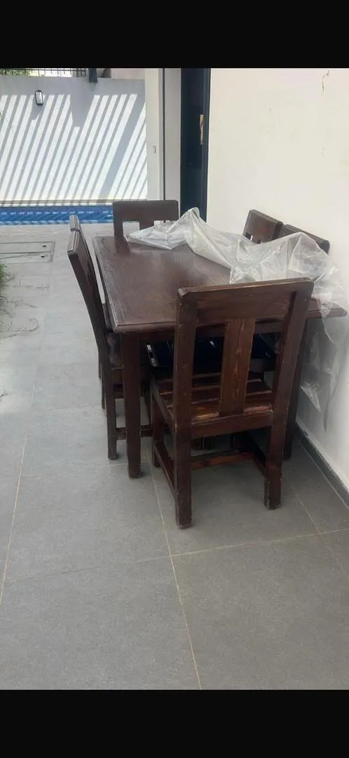Table à manger en bois massif avec 6 chaises
