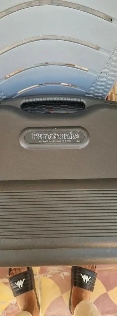 Caméra Panasonic NV-MS4 S-VHS avec Valise d'origine