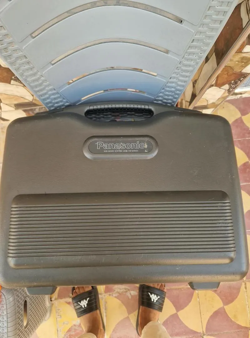 Caméra Panasonic NV-MS4 S-VHS avec Valise d'origine