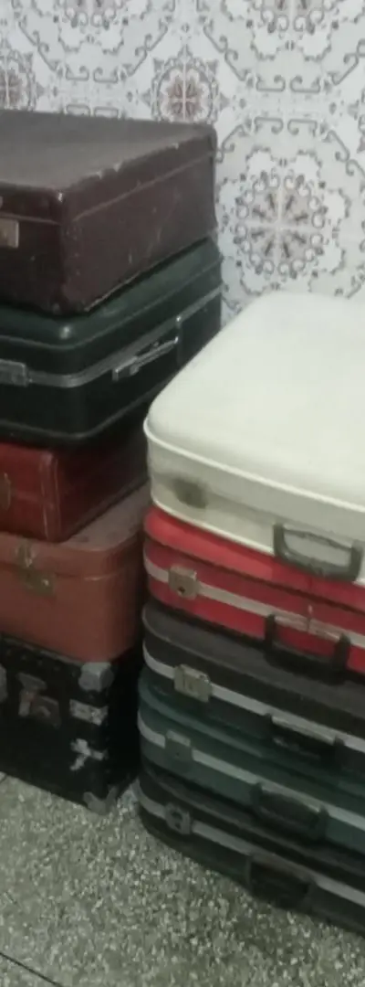 10 valises antiques