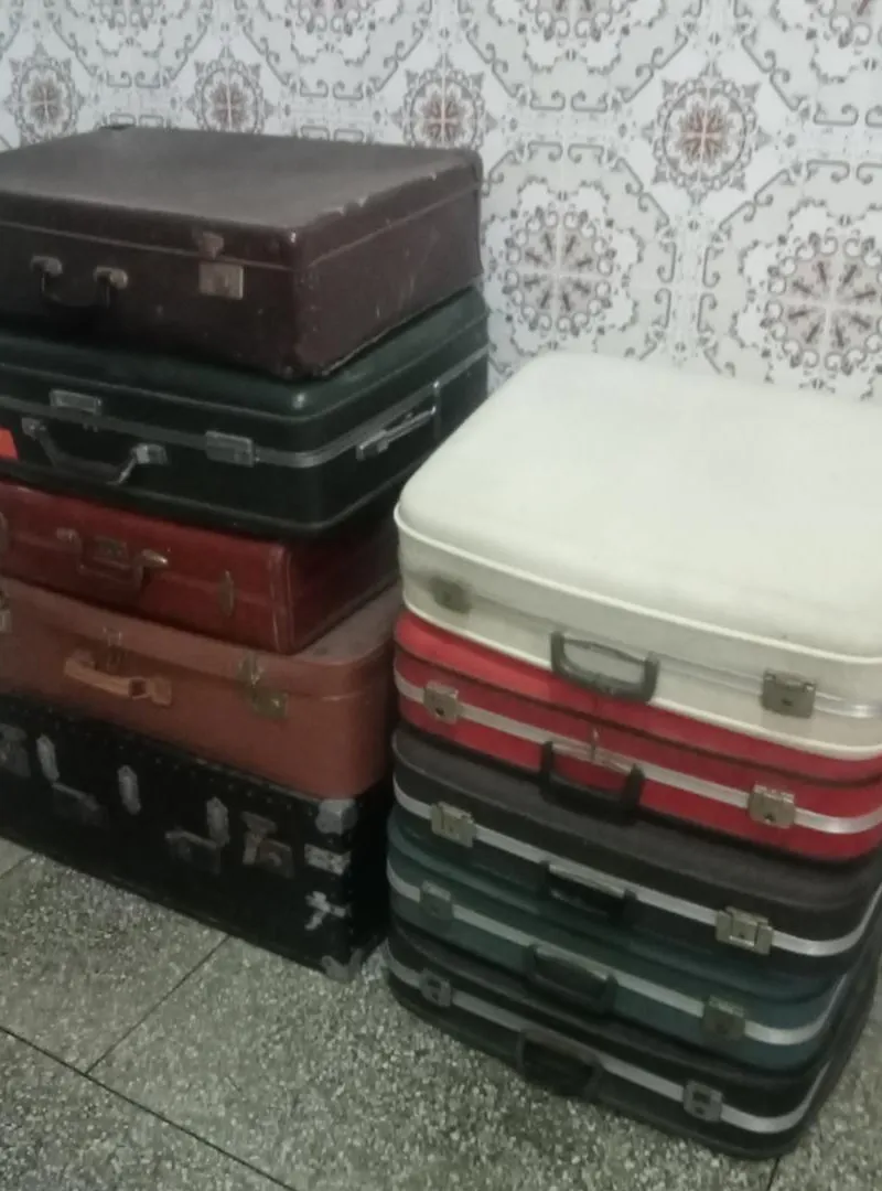 10 valises antiques