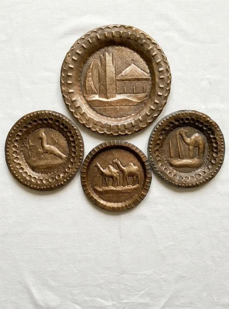 Magnifique lot de 4 plaques murales vintage