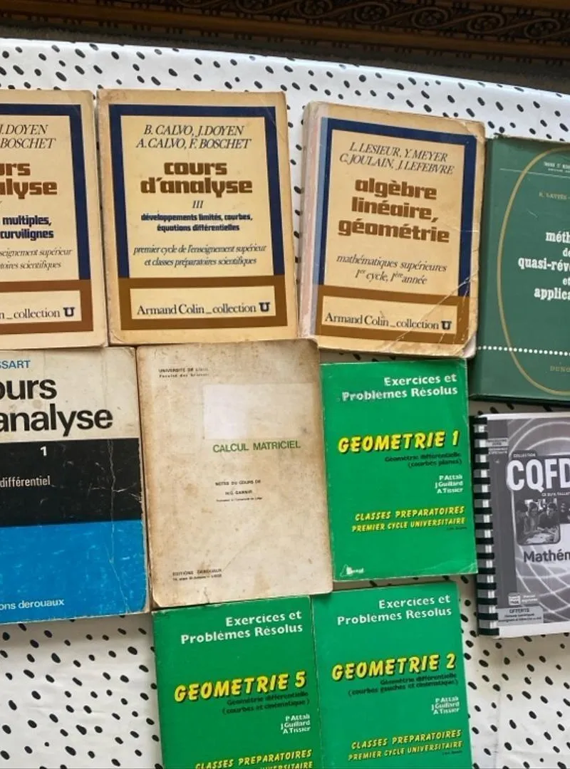 Livres de mathématiques …. 