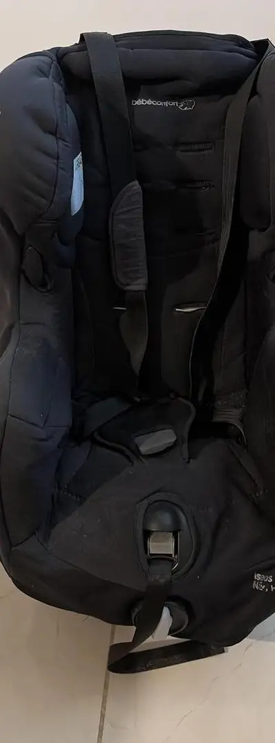 Maxi cosy bébé confort jusqu'à 13 kgs en bon état
