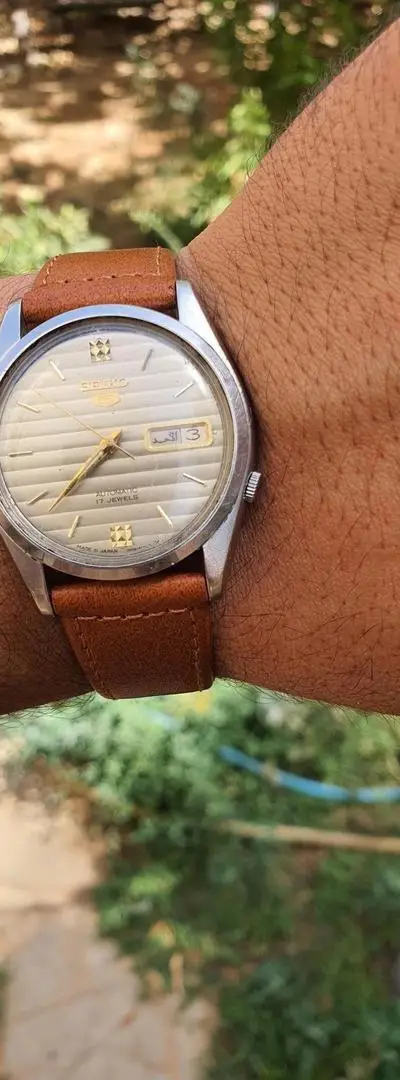 Baskets fabrication indienne 500dh Montre Seiko 5 à 600dh