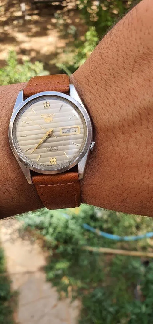 Baskets fabrication indienne 500dh Montre Seiko 5 à 600dh