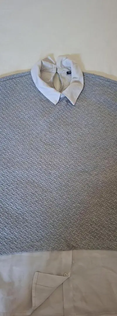 Pull gris élégant pour femme.