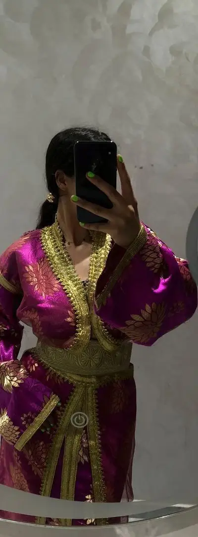 Caftan marocain traditionnel brodé à la main