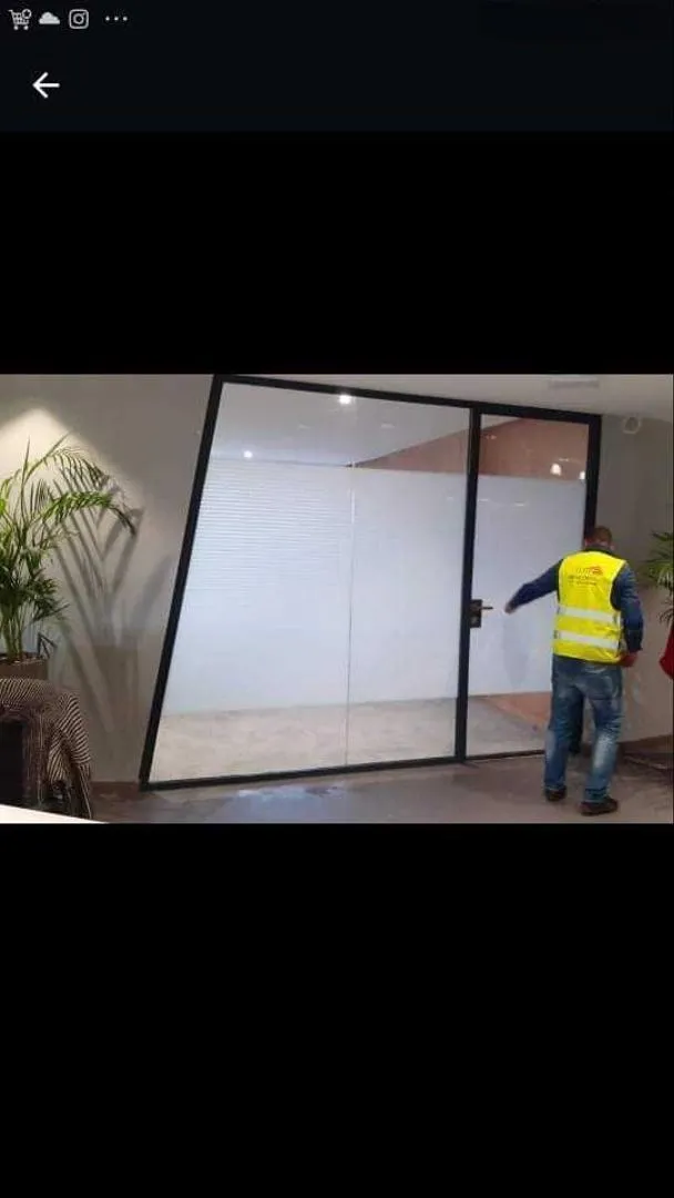 Film adhésif décoratif pour vitrage