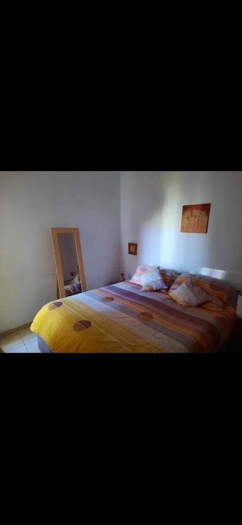 Lit double complet avec tête de lit et matelas