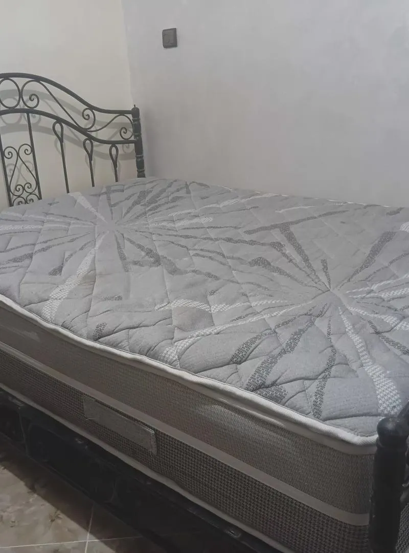 Bon lit à prix raisonnable