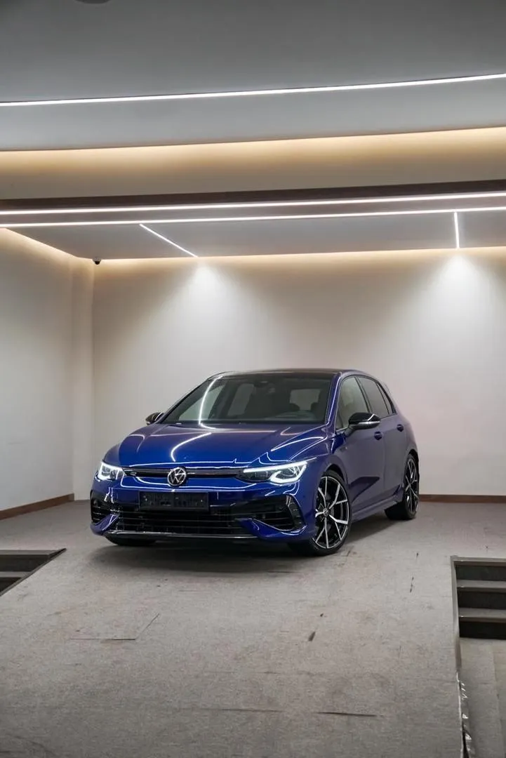 Volkswagen Golf 8 R Performance city